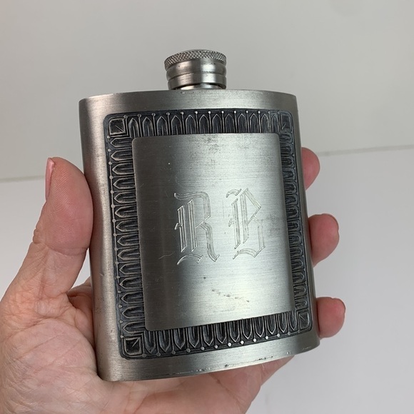 RB Pewter vintage 90s deco engraved weighted pocket flask holds 1/2 cup, clean! - Picture 5 of 10